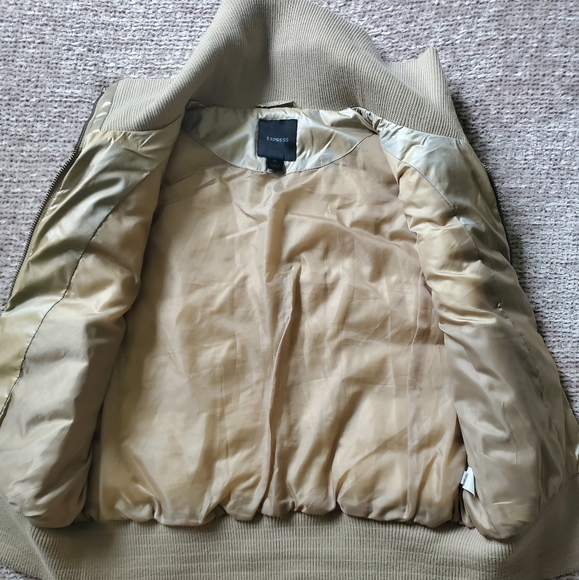 Express Metallic Gold Zip Puffer Vest - Picture 7 of 11